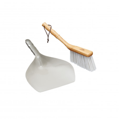 Living Nostalgia Traditional Dustpan and Brush Set