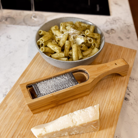 World of Flavours Italian Bamboo Grater with Holder