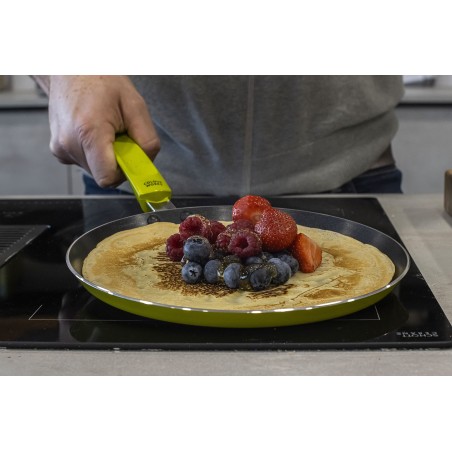 Colourworks Green Crêpe Pan with Soft Grip Handle